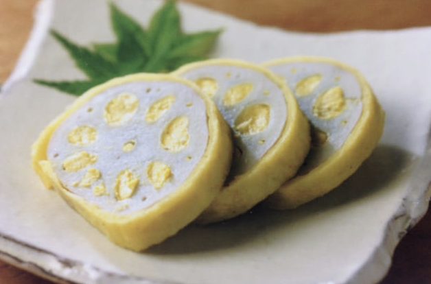 辛子蓮根。蓮根の穴に辛子味噌を詰めて衣揚げにした熊本の郷土料理の輪切り